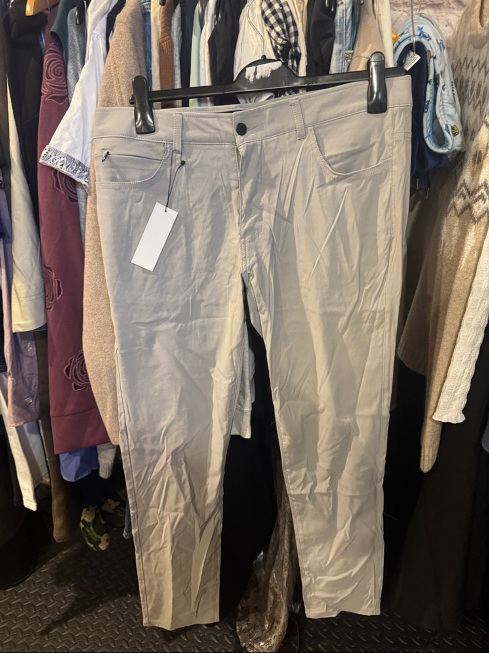 DKNY • NWT $90 USD Men's Slim Fit Chino Pants in Light Gray 34/32 - Picture 2 of 2